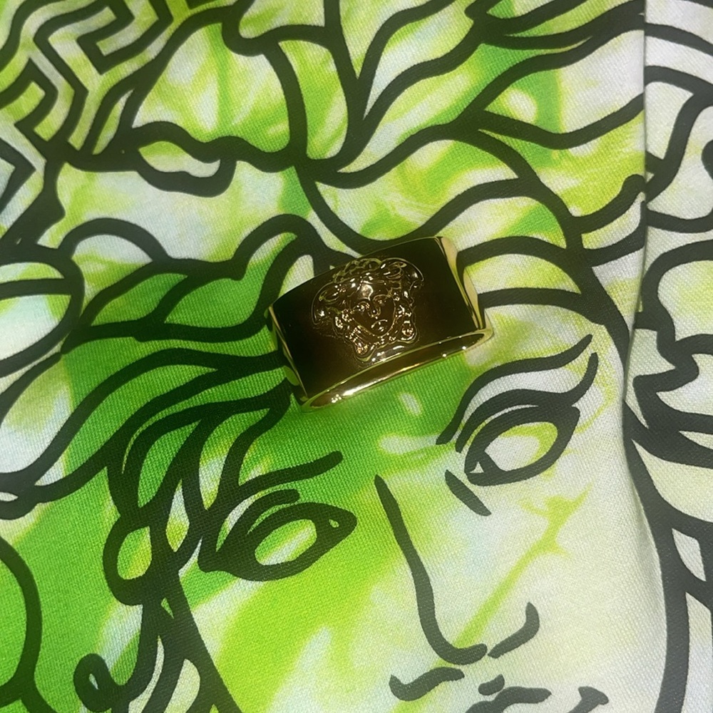 PRE-OWNED - Women's Versace Clip Shoulder Tie Dye Medusa Tee. Size 38IT - Picture 10 of 12
